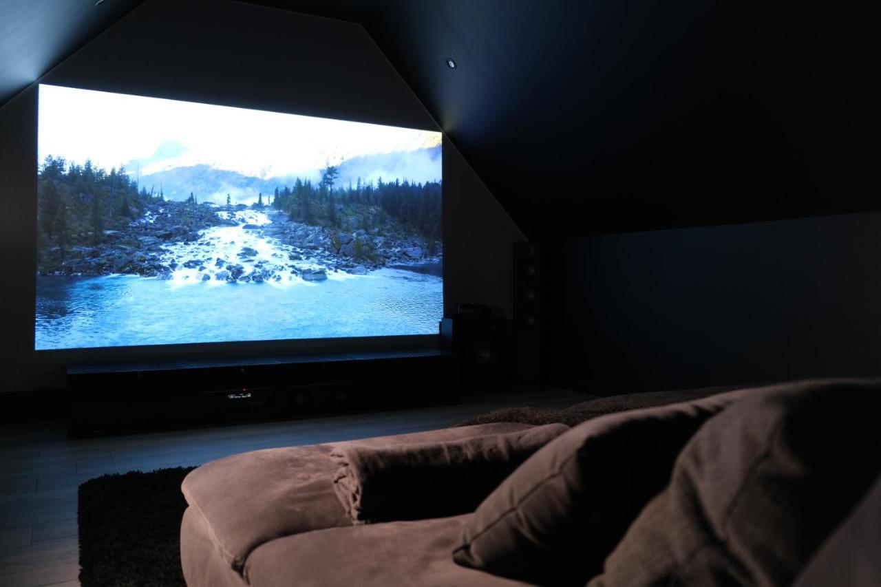 Home Family Cinema スクラン エクステリア 写真
